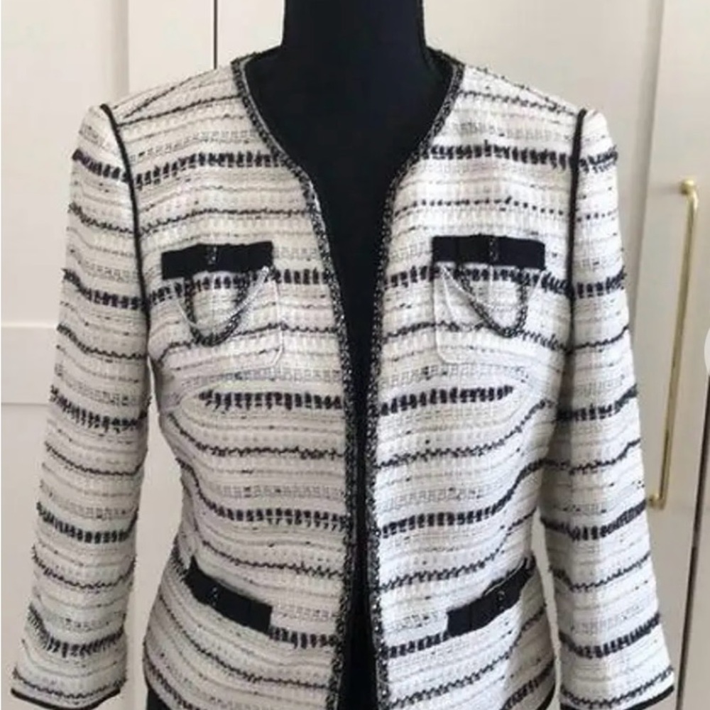 White House Black Market Cropped Blazer Size O